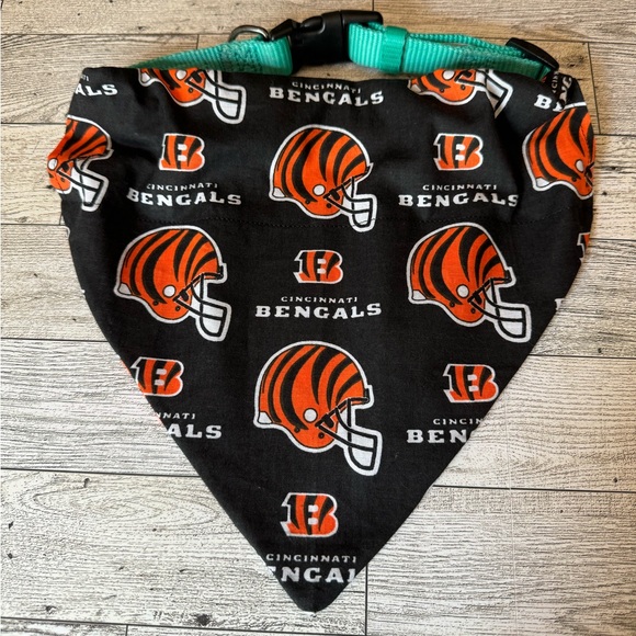 Bengals Over the Collar Dog Bandana (Medium) - Picture 1 of 2